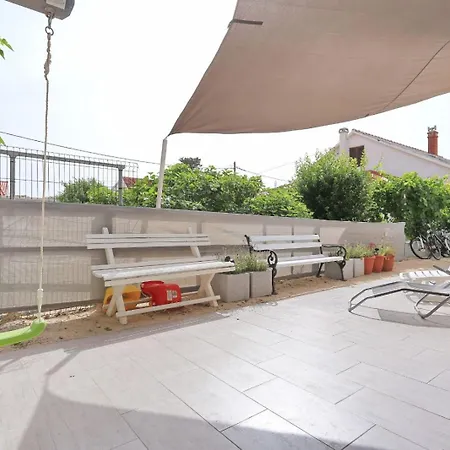 Jozo Apartment *