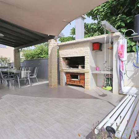 Jozo Apartment *