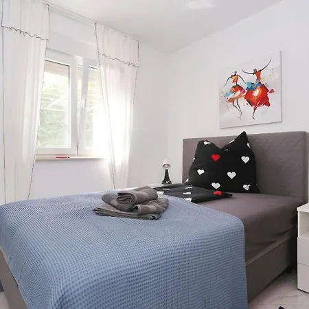 Jozo Apartment *