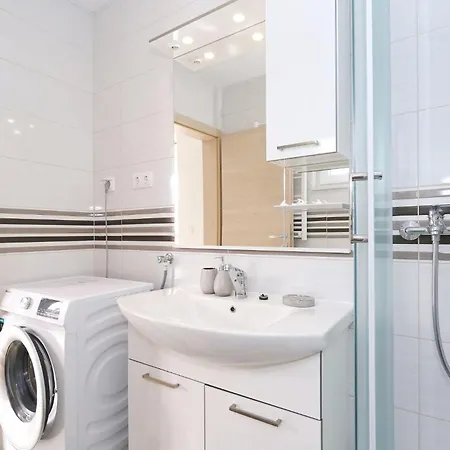 Jozo Apartment *