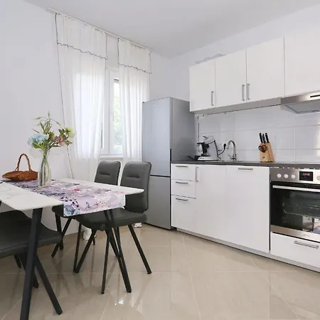 Jozo Apartment