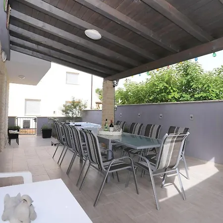 Jozo Apartman Nin